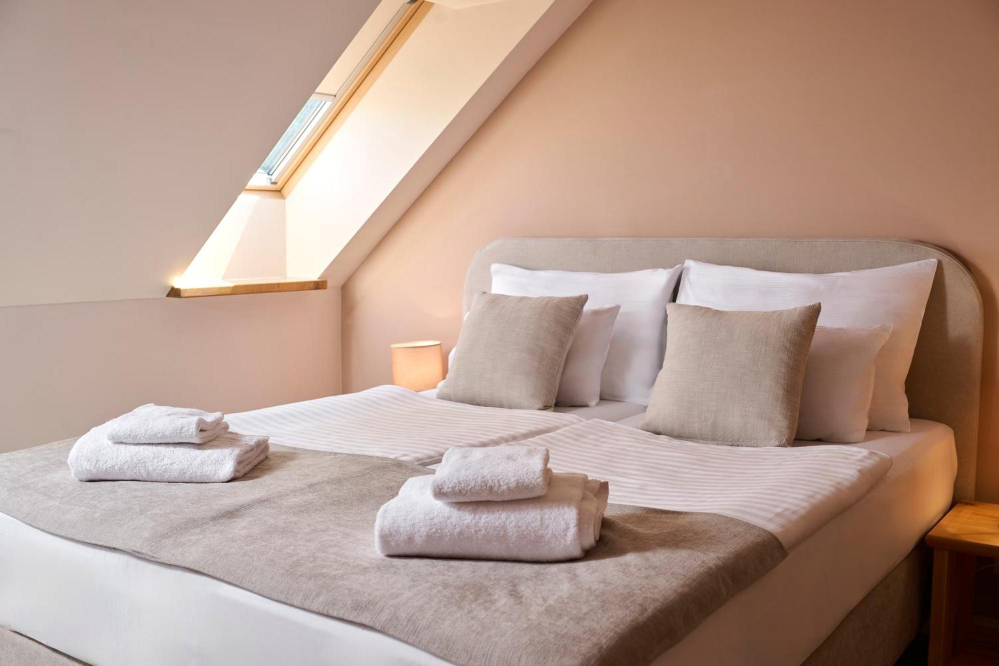 Hotel Kadoor Karlovac Dış mekan fotoğraf