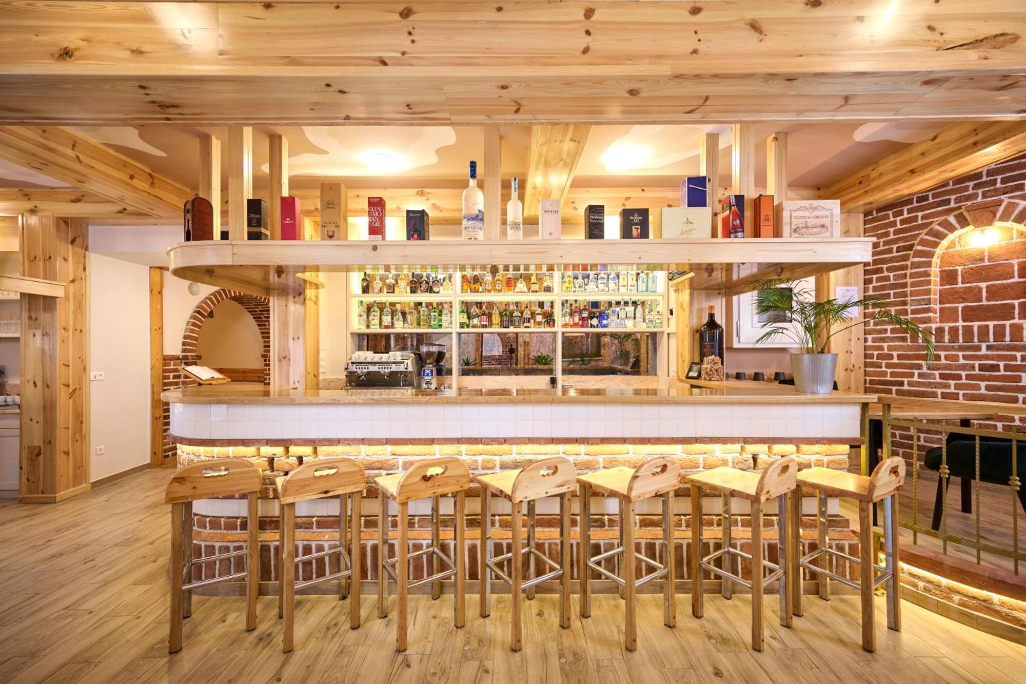 Hotel Kadoor Karlovac Dış mekan fotoğraf