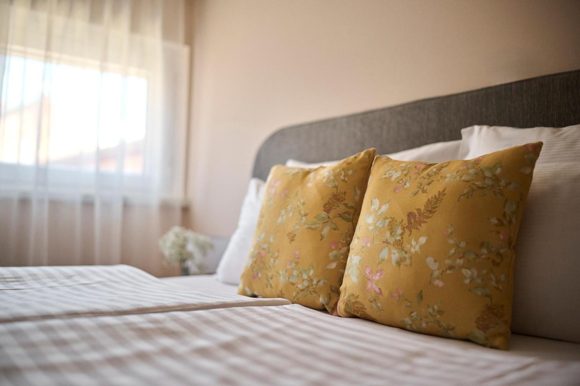 Hotel Kadoor Karlovac Dış mekan fotoğraf
