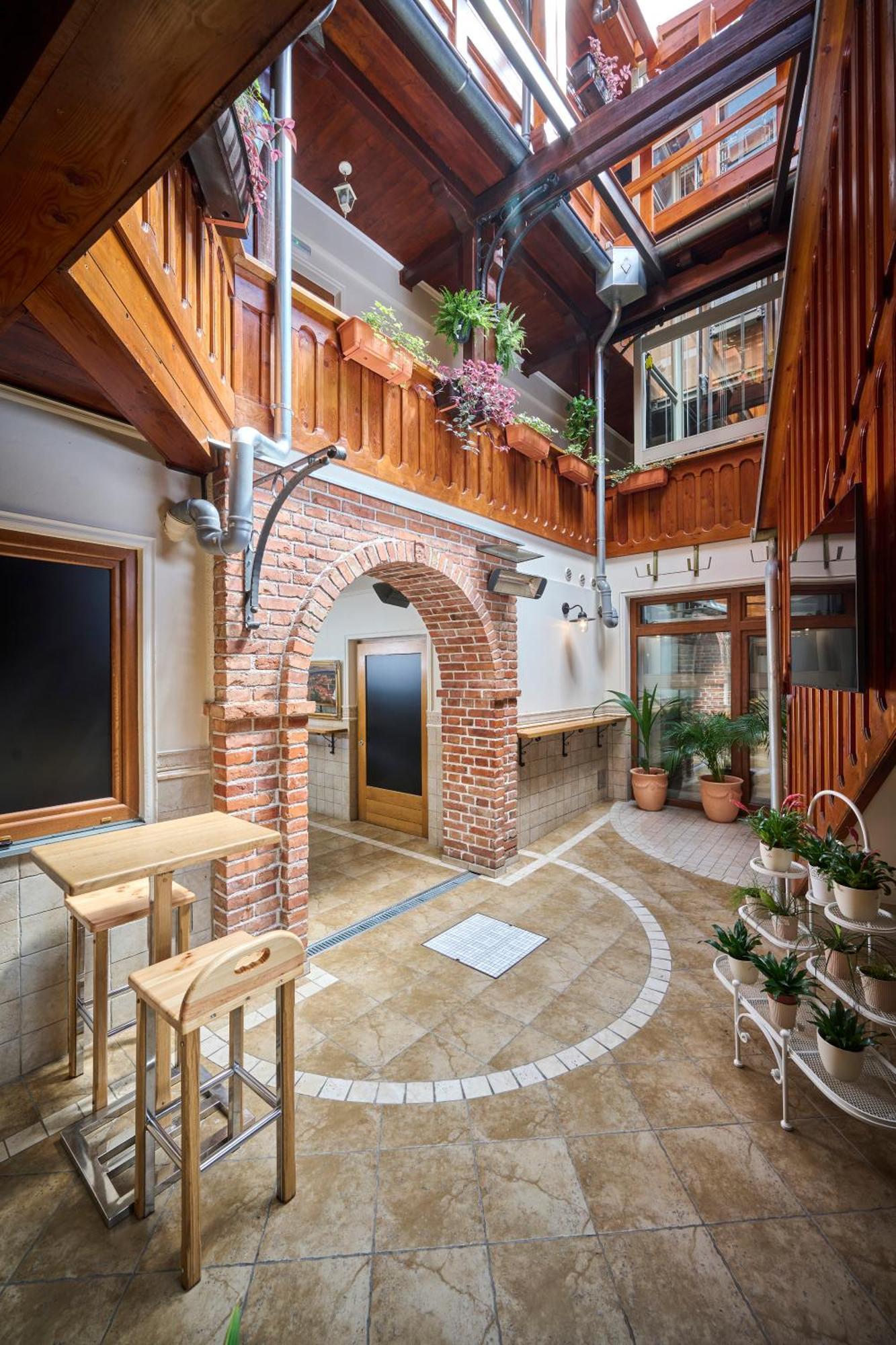 Hotel Kadoor Karlovac Dış mekan fotoğraf