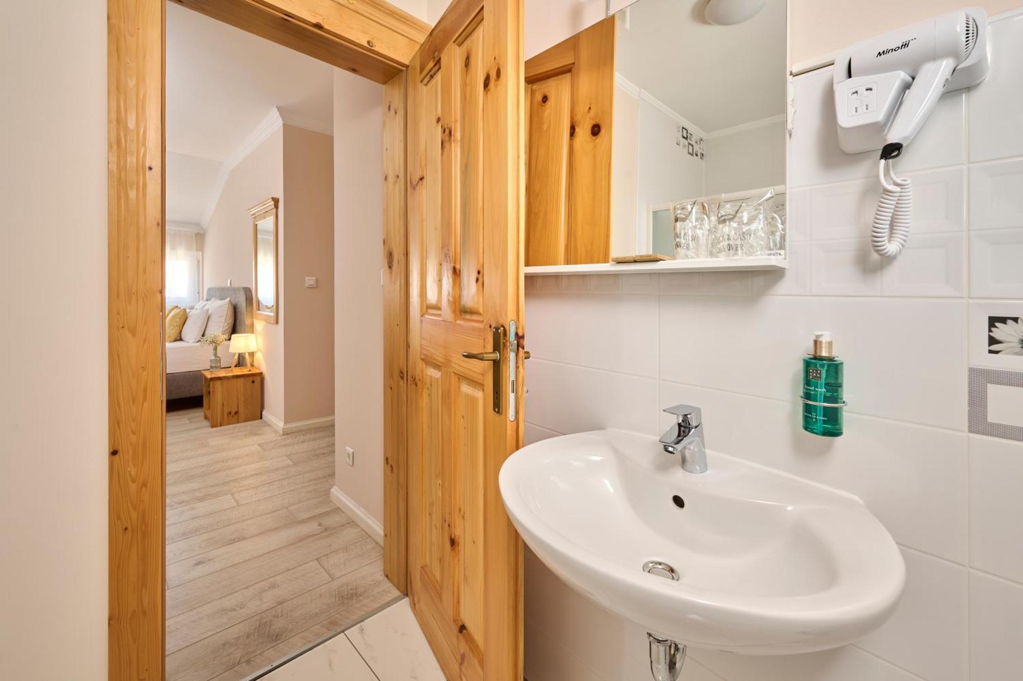 Hotel Kadoor Karlovac Dış mekan fotoğraf