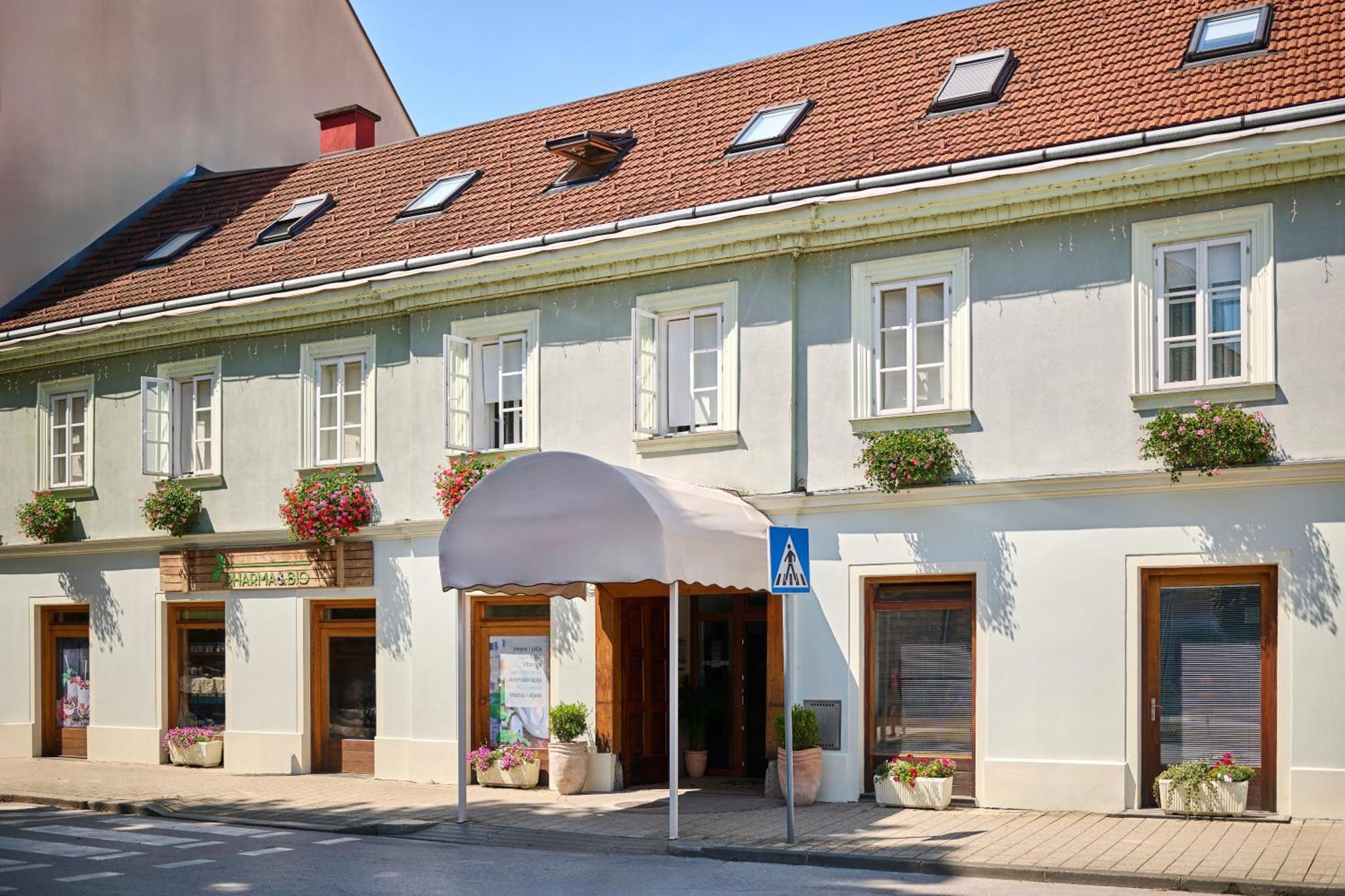Hotel Kadoor Karlovac Dış mekan fotoğraf