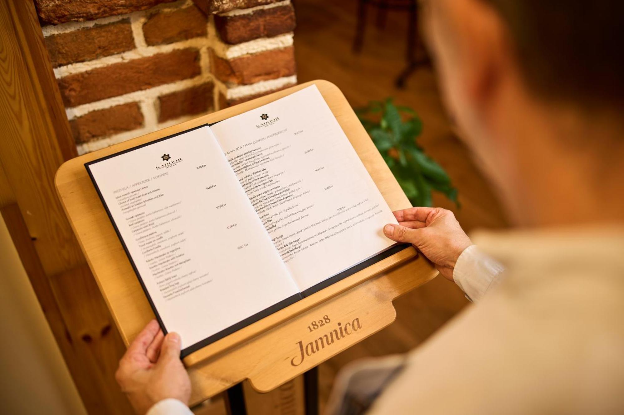 Hotel Kadoor Karlovac Dış mekan fotoğraf
