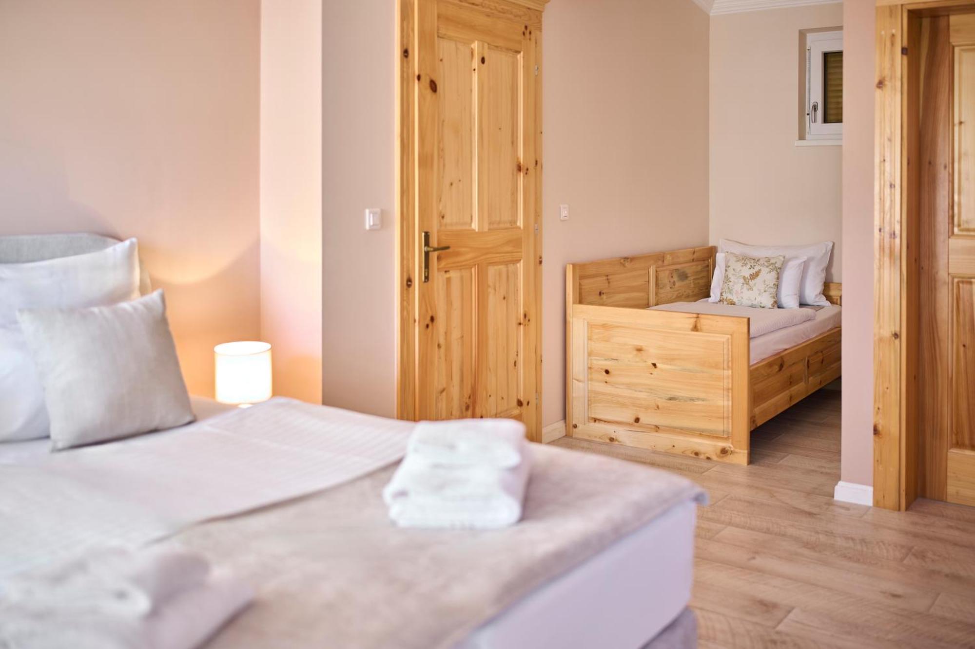 Hotel Kadoor Karlovac Dış mekan fotoğraf