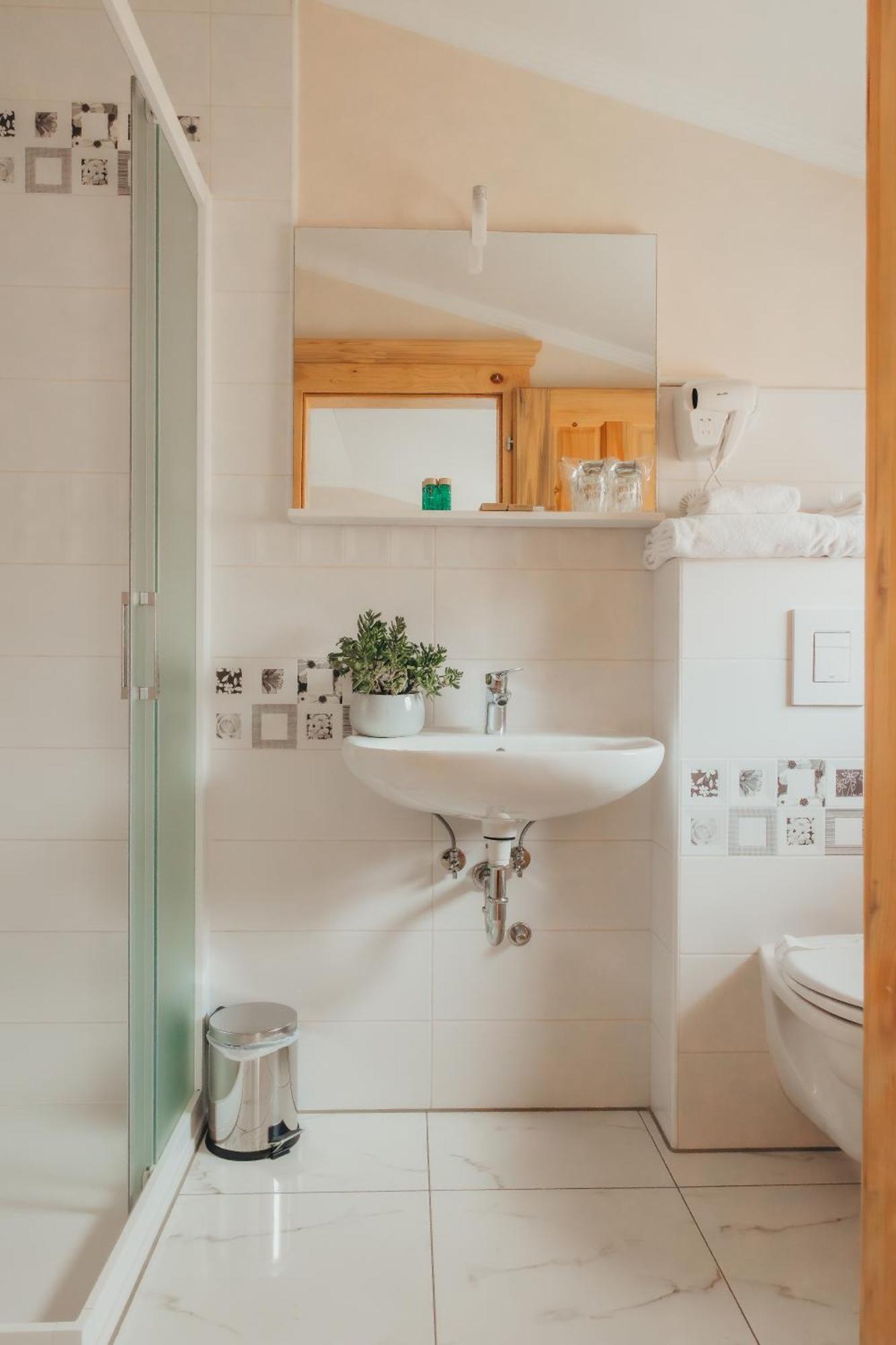 Hotel Kadoor Karlovac Dış mekan fotoğraf