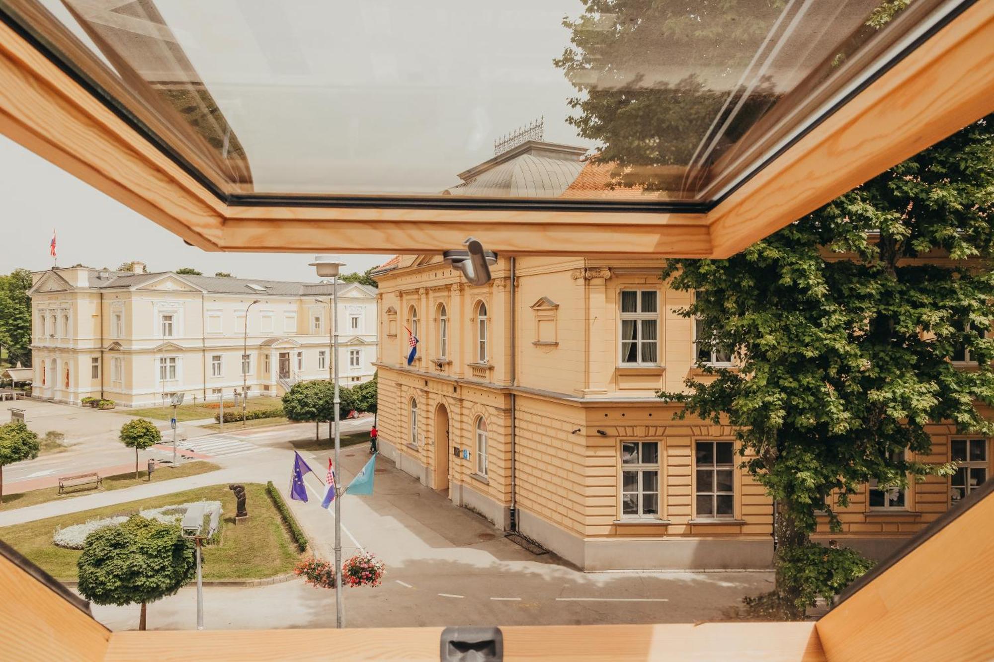 Hotel Kadoor Karlovac Dış mekan fotoğraf