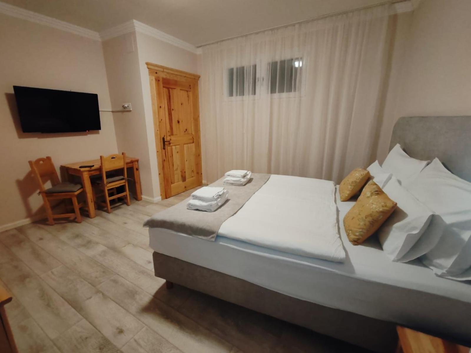 Hotel Kadoor Karlovac Dış mekan fotoğraf